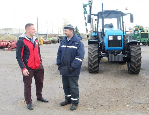 Пополнение на машинных дворах — в Костюковичский район прибыло четыре новых трактора