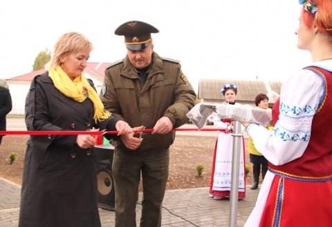 Экспонат самолета Су-24М торжественно открыли в День освобождения Костюковичского района от немецко-фашистских захватчиков