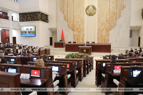Парламент назначил президентские выборы на 9 августа