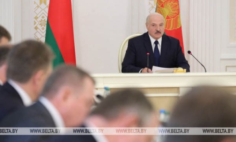 Лукашенко провел с руководством Совета Министров совещание по экономическим вопросам