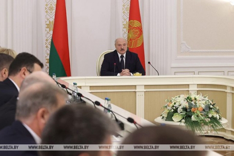 Лукашенко провел совещание по актуальным вопросам