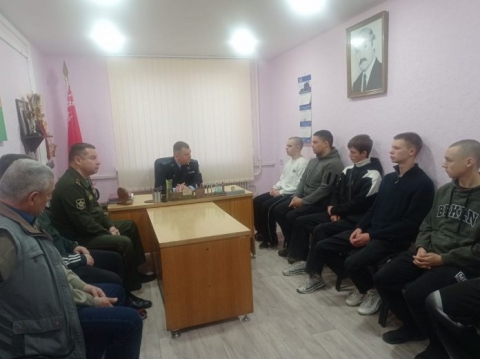 Состоялась встреча костюковичских призывников с&nbsp;прокурором и&nbsp;военным комиссаром района