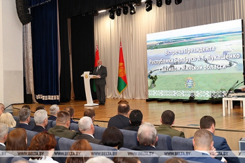 Лукашенко: время сегодня требует стремительного движения вперед