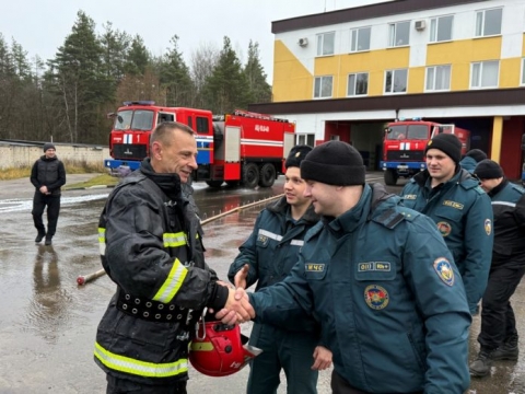 В&nbsp;торжественной обстановке в&nbsp;Костюковичском РОЧС проводили на&nbsp;пенсию Олега Якушева