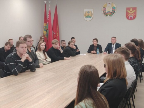 Глава Костюковичского района провел встречу с&nbsp;молодыми специалистами