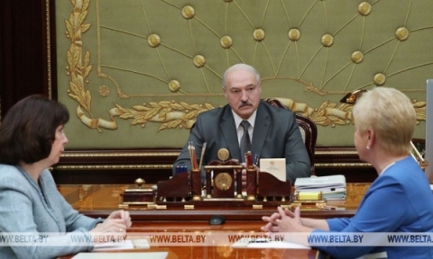 «Все будет по закону и Конституции» — Лукашенко обсудил с Ермошиной организацию парламентских выборов