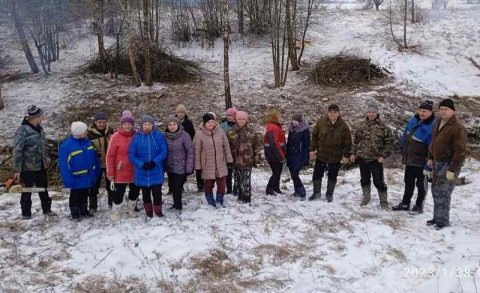 По инициативе жителей агрогородка Белая Дуброва началось благоустройство криницы в Клеевичах