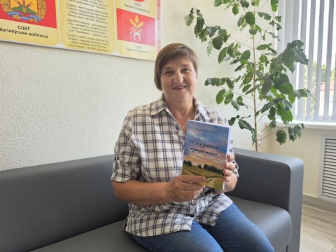 Наталья Ковалева издала книгу &laquo;На&nbsp;жизненных перекрестках&raquo;