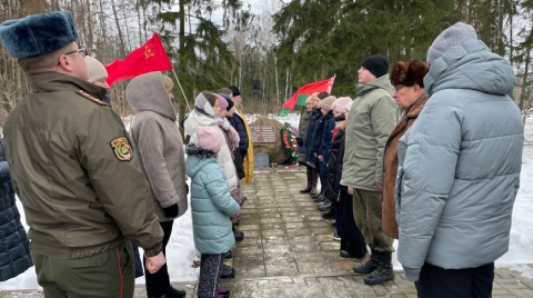 Сохраняя память о войне. Школьники в Могилеве восстанавливают имена погибших в годы ВОВ героев