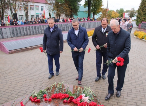 28 сентября у Мемориала прошло мероприятие, посвященное 78-летию освобождения Костюковичского района от немецко-фашистских захватчиков